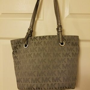 Michael Kors Gray Signanture purse